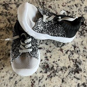 Size 8 Monochrome Knit Kids Sneakers